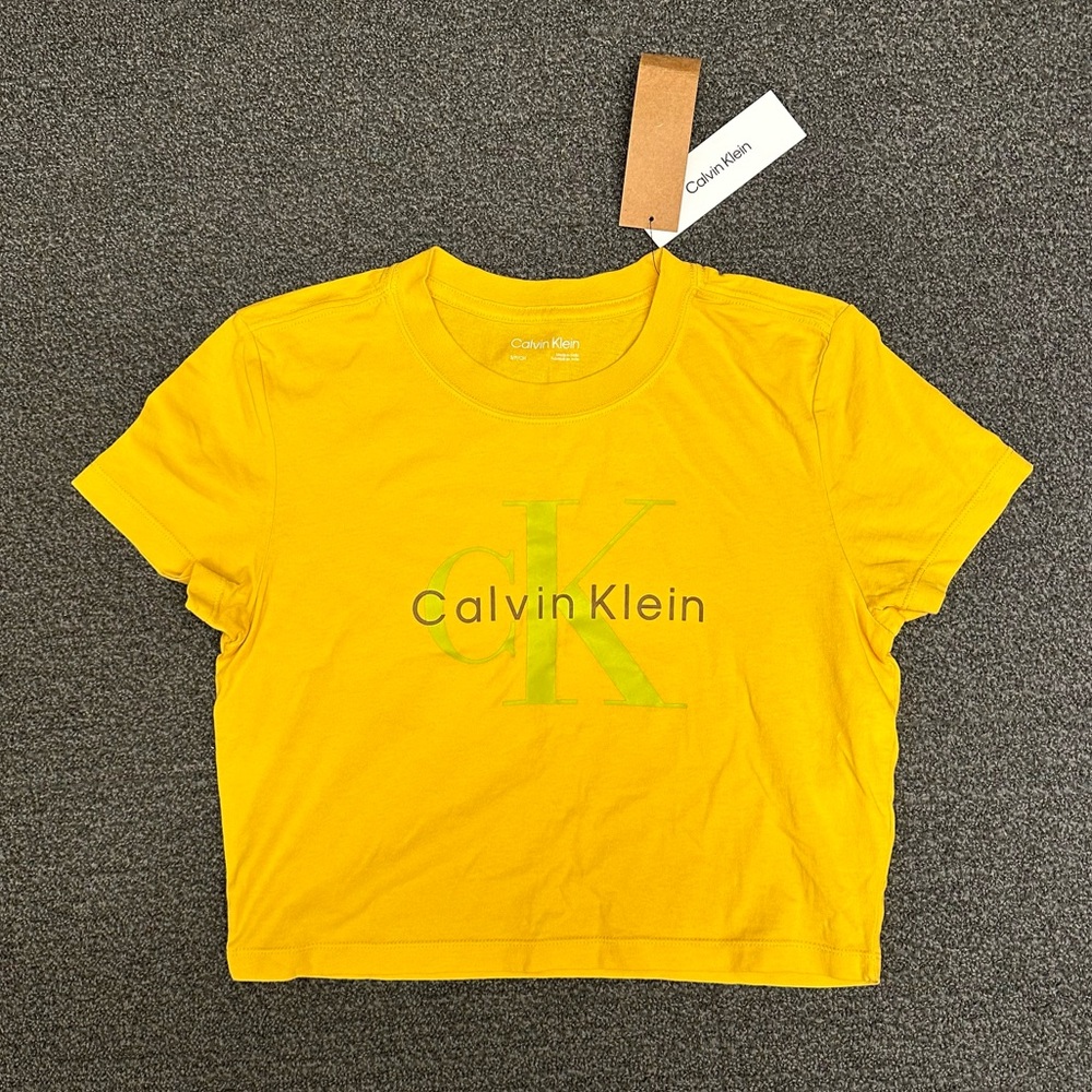 Calvin Klein Cropped Graphic Tee Shirt in Yellow